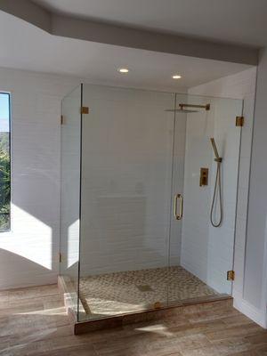 1/2" Frameless Shower w/Low Iron Glass