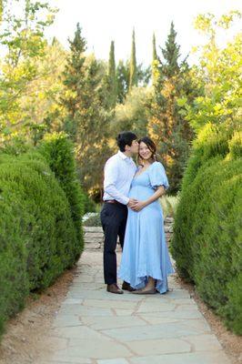 Pregnancy photo session by Diana Henderson Photography at Arlington Gardens