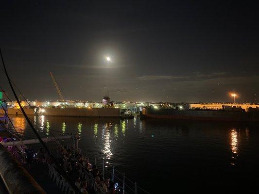 Full moon over the Victory