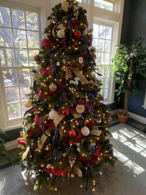 2021 Christmas tree decorated by Sanford flower shop