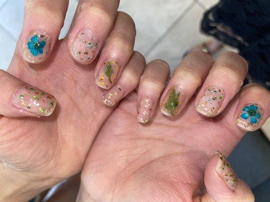 Gel floral theme nails for a wedding!!! Loveeeee the designs and real dried petal look