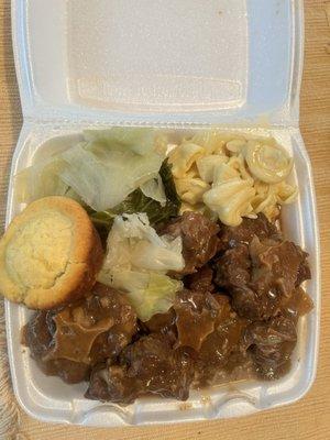 Oxtail plate with rice, cabbage & Mac & cheese.