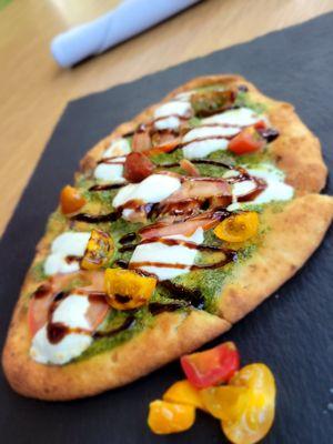 Caprese flat bread