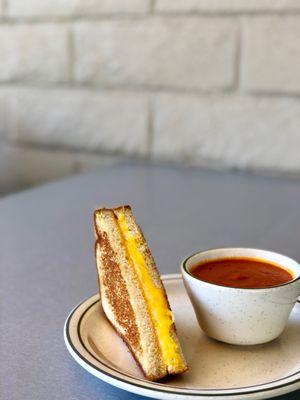 Grilled Cheese And Roasted Red Pepper Tomato Bisque