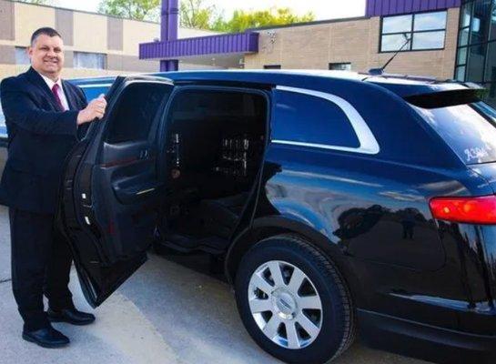 Luxury chauffeur Newark, private airport ride NJ, VIP airport car NYC, executive limo EWR, Newark airport private car, premium taxi JFK