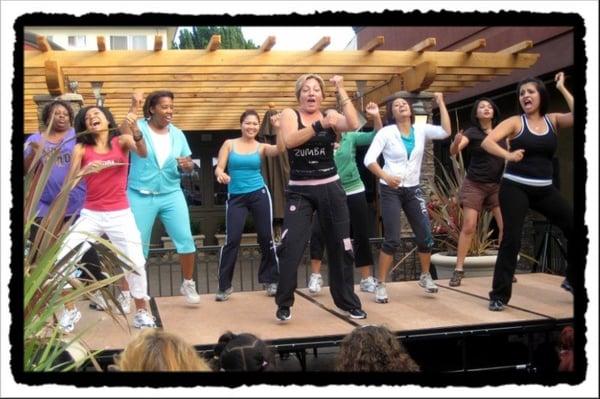 DC Dance Zumberas at the San Leandro Farmers Market (demo)