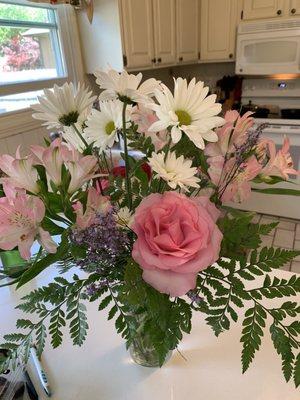 April's Flowers & Gifts