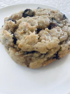 Chocolate chip cookie