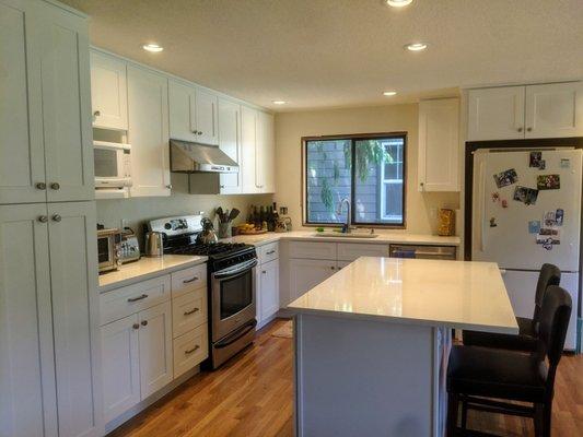 White shaker cabinets and Misterio quartz countertops