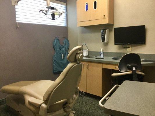 Individual exam rooms at Pacific Pediatric Dental offer comfort and privacy.