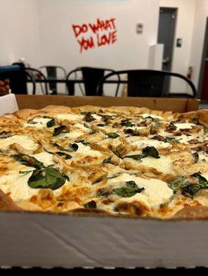 Mushroom Popeye $23.99 - no sauce, ricotta, grilled chicken, spinach, mushroom, roasted garlic, romano, EVOO.