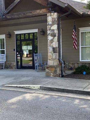 Front entry to Heritage Hospice