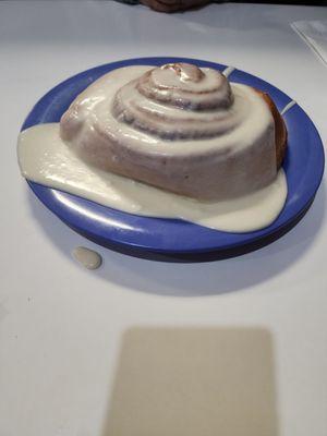 Cinnamon roll as big the plate