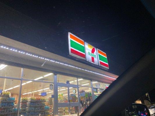 Front of 7eleven