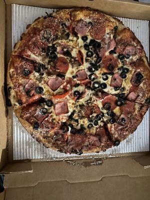 Large supreme with black olives