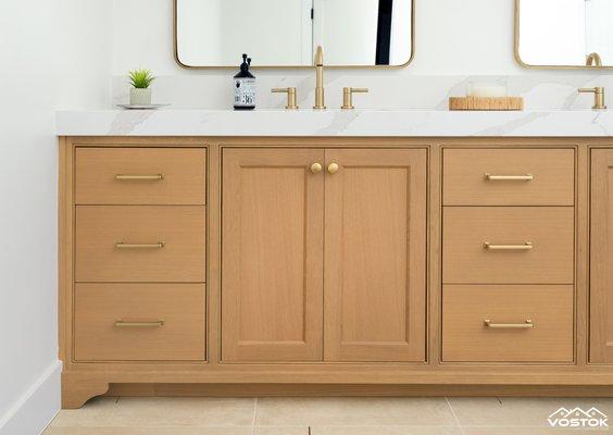 Luxurious Master Bathroom With Custom Fabricated Quartz Stone