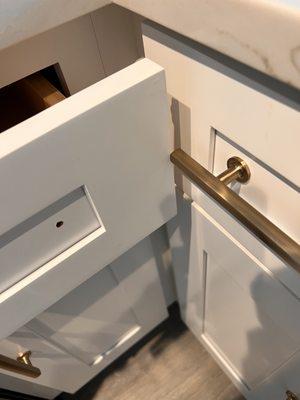 Drawers that won't open with  the installed hardware