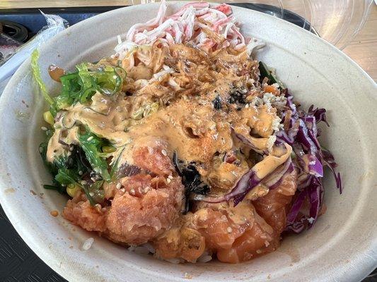 Salmon and spicy tuna with white rice bowl