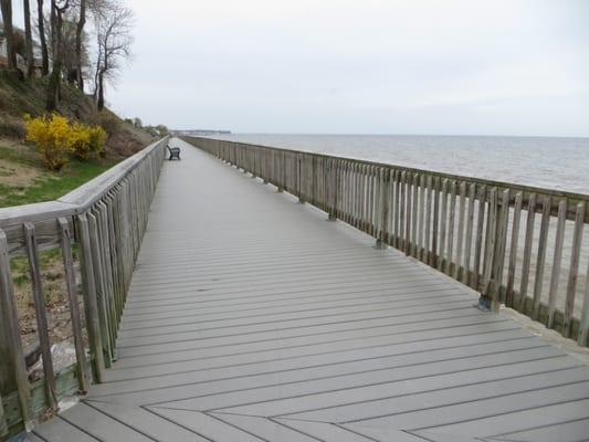 Nice long boardwalk. Very smooth.