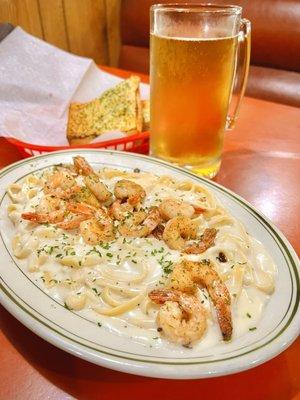 Shrimp Alfredo with garlic bread and beer.