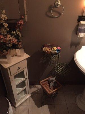 The bathroom is clean and nicely decorated