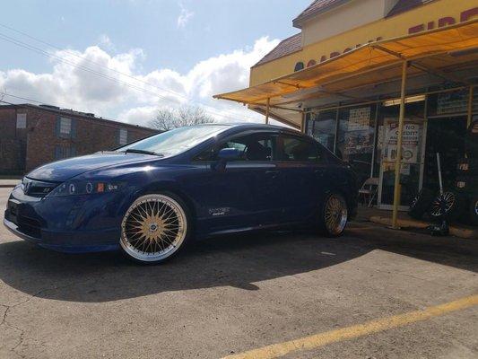 2008 Honda Civic Si 20 inch machine and gold face wheels