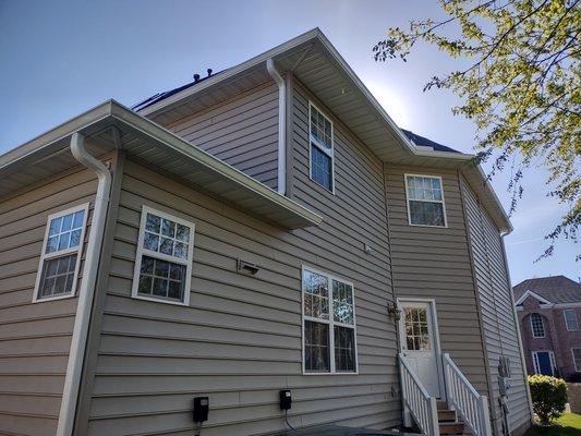 6" Seamless Aluminum Gutters / 3x4" Aluminum Downspouts installed in Virginia Beach