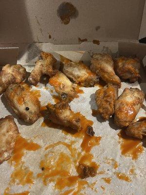 There isn't enough sauce for most of the chicken to even taste it.  This is not right...$100 a week, i should have sauce on my wings!