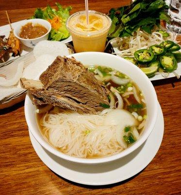 Rib pho