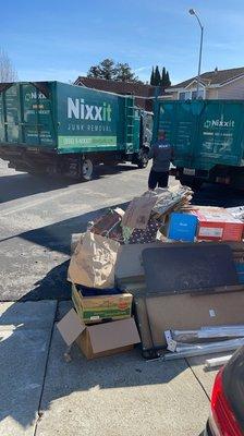 Let Nixxit help with all your Bay Area junk removal needs - from small pickups to multiple truckloads. We can help!