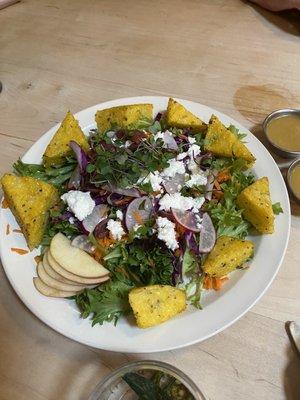 Mediterranean salad with homemade polenta