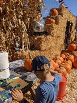 Complementary pumpkin painting