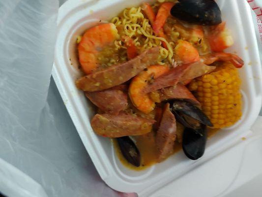 Noodles, mussels, shrimp and sausage.