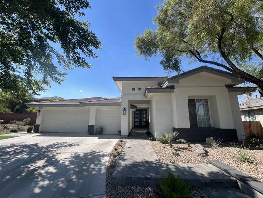 A Henderson resident's new garage doors installed by Good Golly Garage! Call for a free quote and estimate by our technicians today!