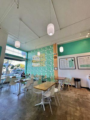 Parakeet Juicery seating