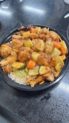 9. Kung Pao Chicken bowl    @hybrideater