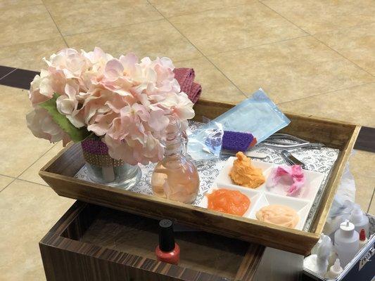 They put attention into detail at this salon. I love the tray setup for the Tropical Paradise pedicure.