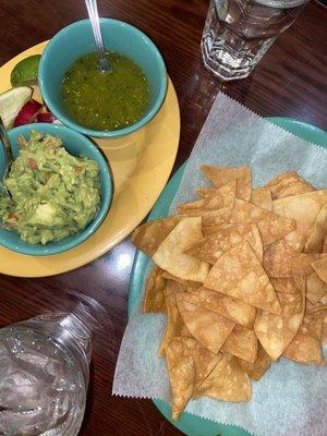 guacamole and chips