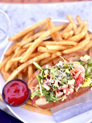 Lobster Roll sandwich + french fries