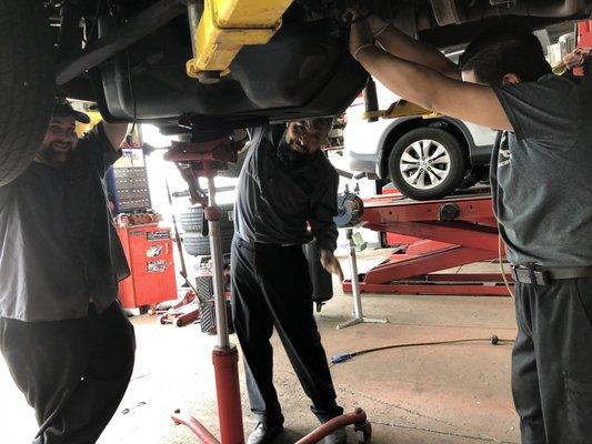 Team work on a Range Rover fuel tank