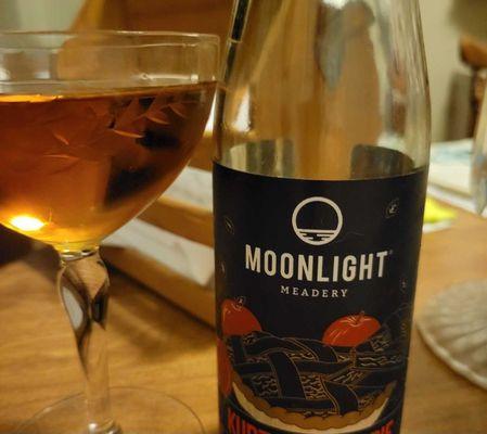 The very refreshing Kurt's Apple Pie mead from Moonlight Meadery.