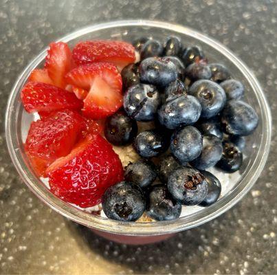 Acai bowl- no banana. Fresh fruit toppings