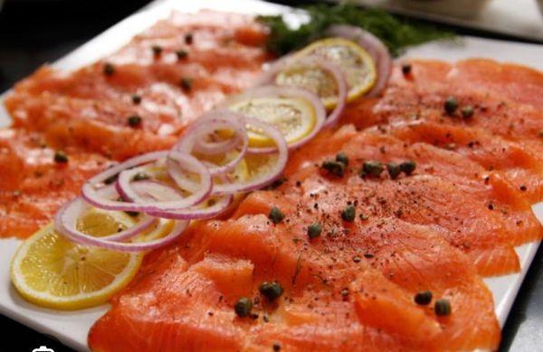 Smoked salmon & capers w Onion