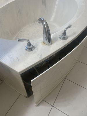 Sink faucet on a bath tub? Apparently this is fixed.