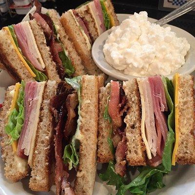 Club sandwich with cottage cheese