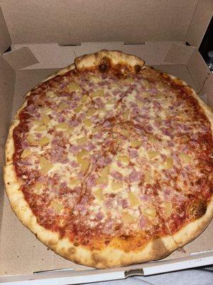 hawaiian pizza top 3 on the menu.