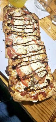 Caprese flatbread