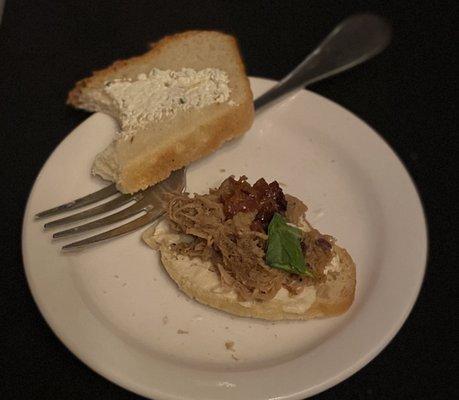 Pulled pork bruschetta