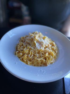 Saffron creamy pasta