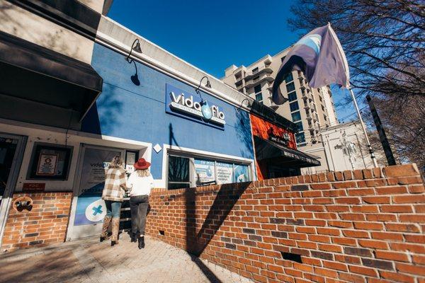 Welcome to Vida-Flo Nashville! Conveniently located on Demonbreun near Downtown Nashville.